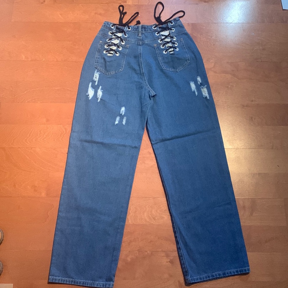 Pretty Little Thing - Blue Wash Lace Up Detail Straight Leg Jeans (PLT Shape)